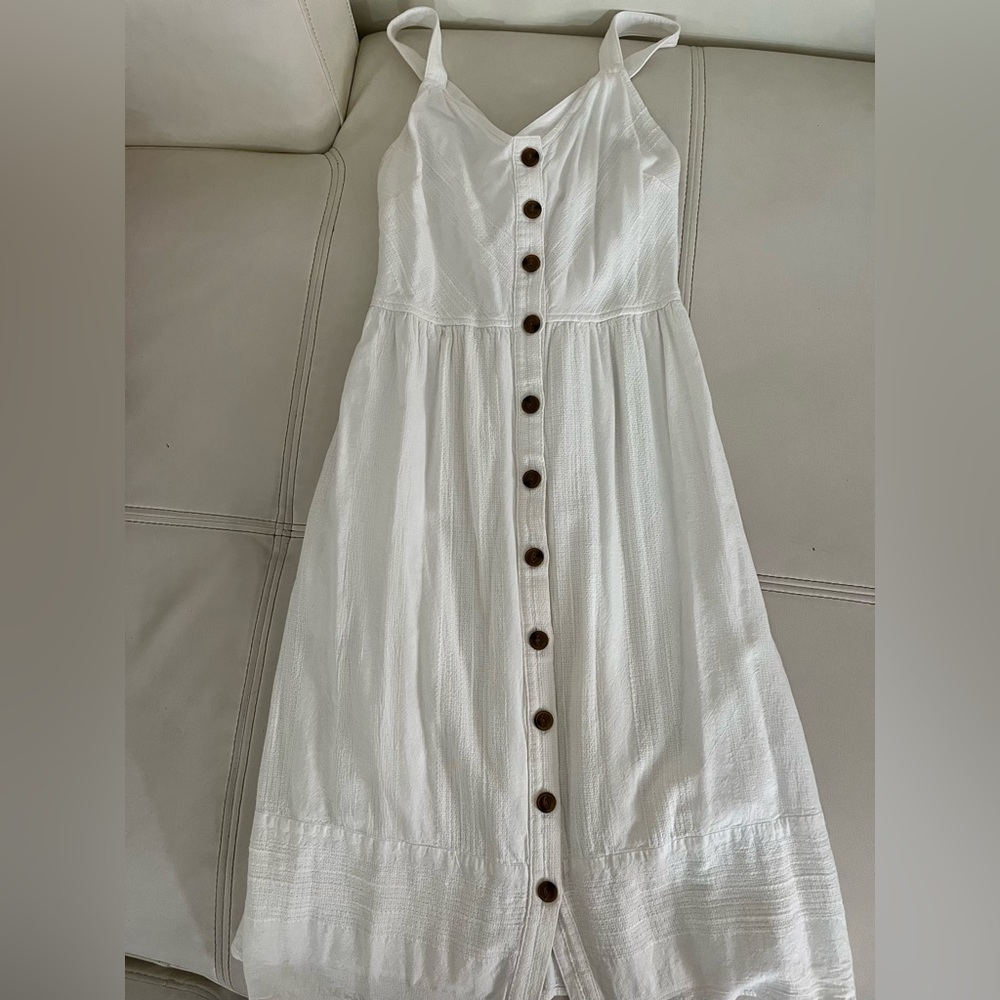 UNIVERSAL THREAD white / buttoned / strap no sleeve